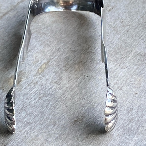 Vintage | English Sugar Tongs with Shell Design - Picture 9 of 13